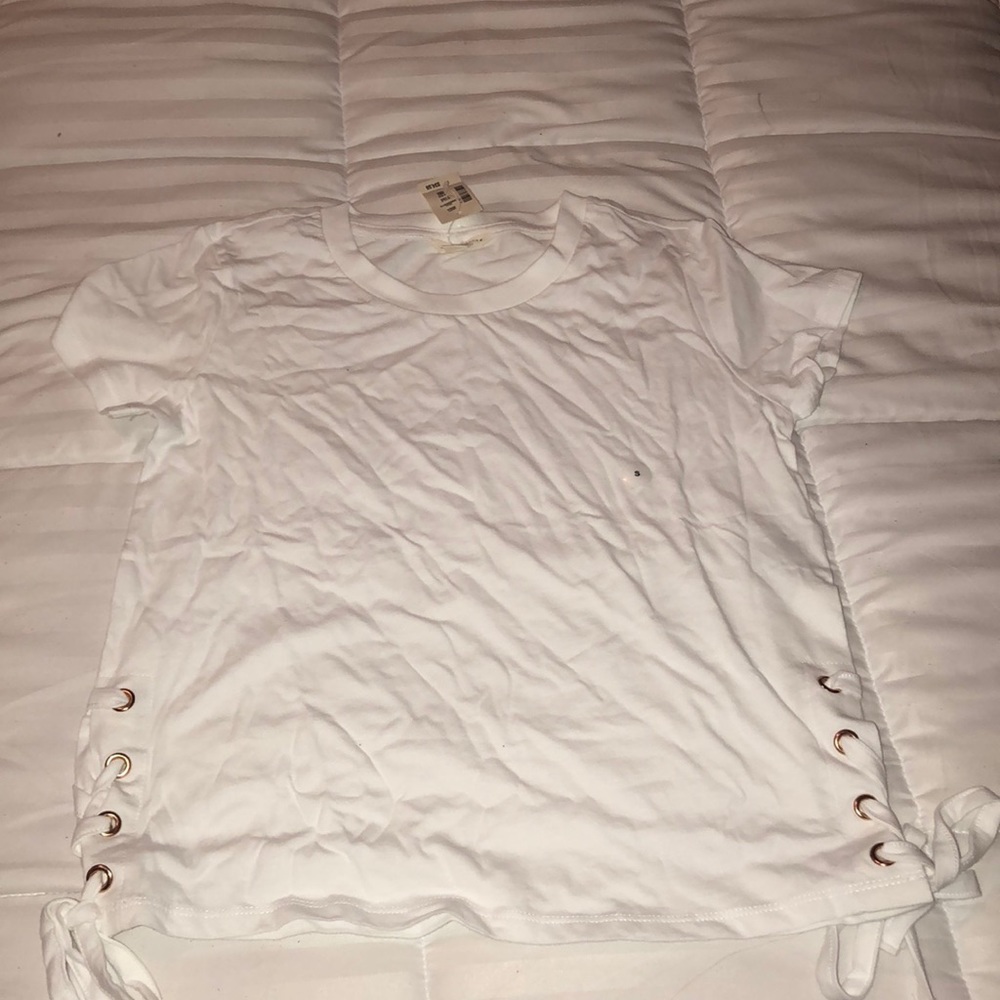 white tee side tie